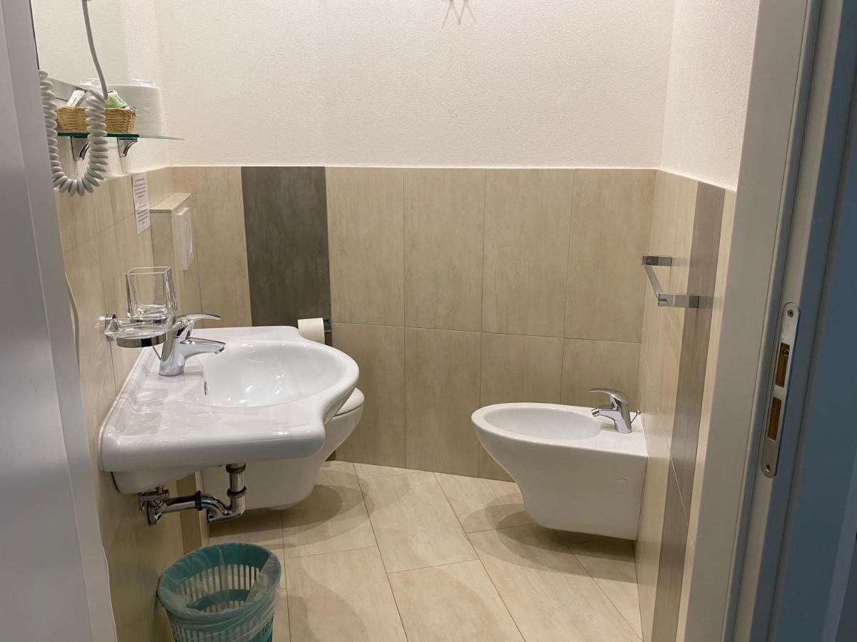 Hotel Moderno - Bed & Breakfast Cervia Ngoại thất bức ảnh