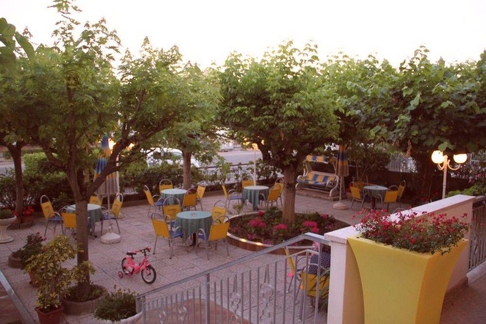 Hotel Moderno - Bed & Breakfast Cervia Ngoại thất bức ảnh